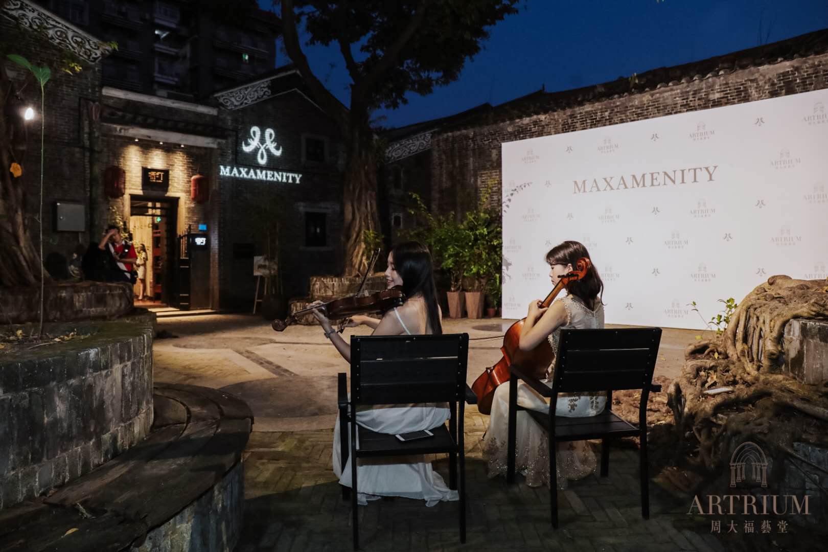 莱佛士学生助力周大福艺堂×MAXAMENITY合作