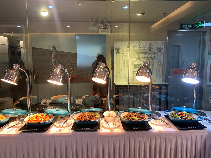 莱佛士Lunch Party圆满结束，师生一起吃大餐~